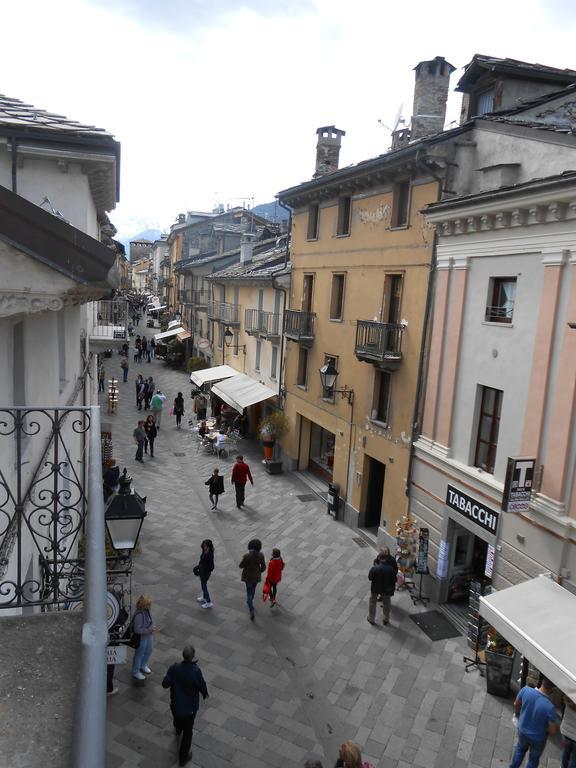 Casa De Giorgis Aparthotel Aosta Luaran gambar